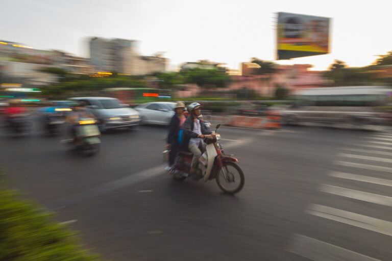 Traverser la rue au Vietnam